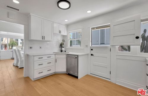 307 Fernando St, Newport Beach CA  92661-1236 exterior