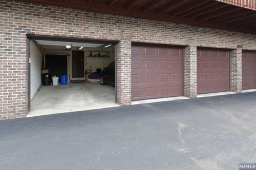 101 Oak St, Oakland NJ  07436-2700 exterior