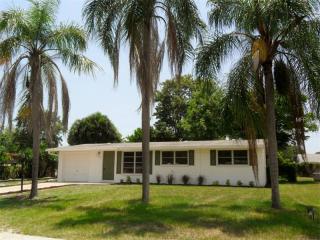 6112 Hopkins Dr, Bradenton, FL 34207-4733