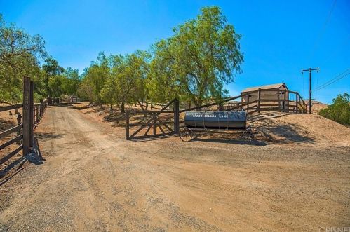 16950 Solana Ln, Santa Clarita, CA 91351-1459