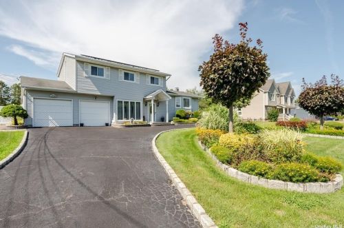 11 Charter Ave, Huntington Station, NY 11746-6417