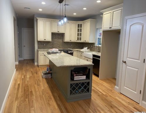 32 Florence St, South Setauket, NY 11720-1738