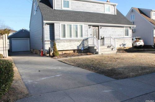 201 Lucille Ave, Floral Park, NY 11003-2723