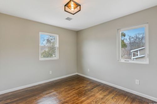 9 Brookwood Dr, Wheatley Heights NY  11798-1005 exterior