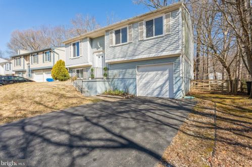 8471 Rippled Creek Ct, Springfield, VA 22153-3804