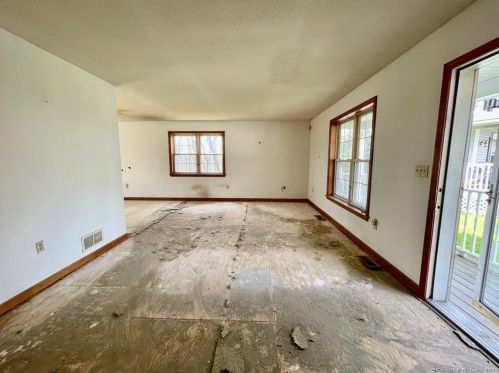 35 Sorrel Rd, Waterbury, CT 06704-2499