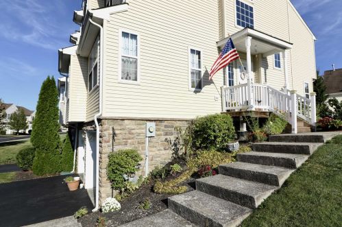 4802 Ridgecrest Dr, New Hamburg, NY 12590-7544