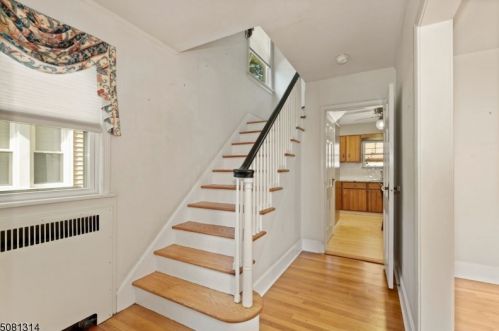 93 Cumberland Ave, Verona, NJ 07044-2107