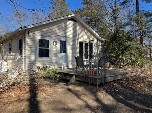 45 Gardiner Ave, North Kingstown RI  02852-4713 exterior