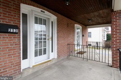 2531 Chestnut Ave, Ardmore PA  19003-3015 exterior