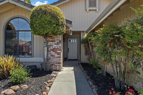 825 Corrigan Ct, Benicia, CA 94510-2578