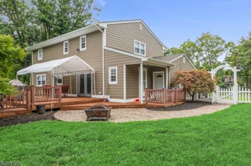 52 Deer Hill Rd, Lebanon, NJ 08833-4309
