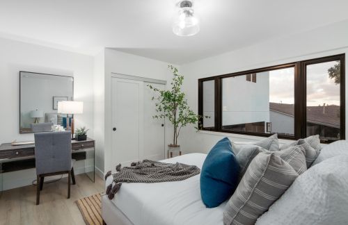 4525 Alhambra St, San Diego CA  92107-4018 exterior