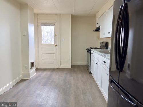 565 Pershing Ave, Lancaster PA  17602-4369 exterior