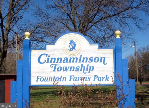 448 Willow Dr, Riverton NJ  08077-3420 exterior