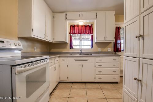 945 Prince Rd, Tucson AZ 85705-3026 exterior