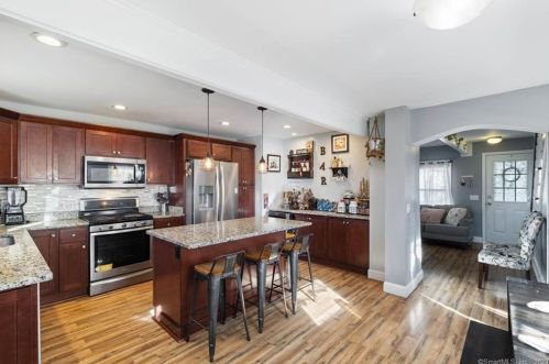 3 Griswold Ct, United States Coast Guard Ac CT  06320-5209 exterior