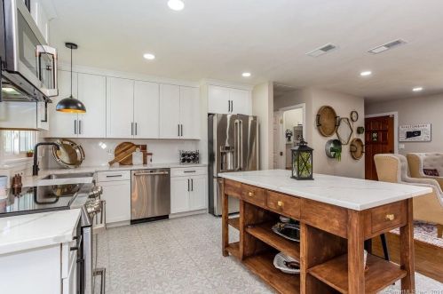 28 Talcott Rd, Glastonbury CT  06033-2919 exterior