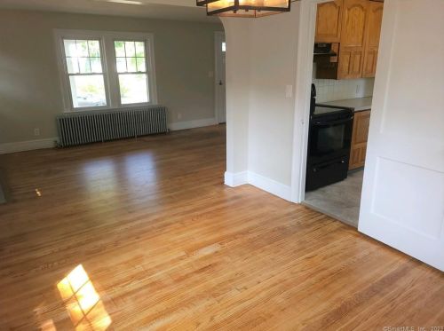 49 Norman St, Manchester CT  06040-6113 exterior