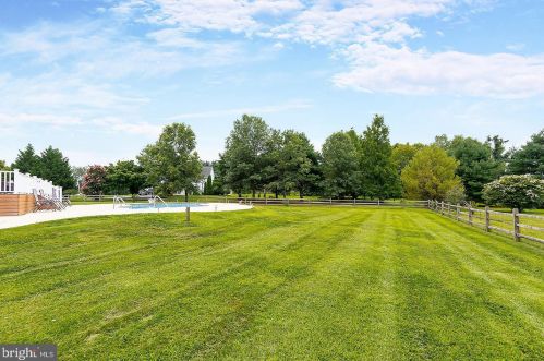 1 Helen Lois Ct, Pilesgrove NJ  08098-2639 exterior