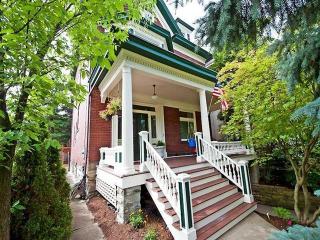 5614 Howe St, Pittsburgh, PA 15232-2416