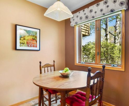109 Ponwood Cir, Madison, WI 53717-1165