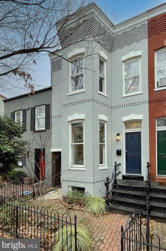 211 6th St, Washington, DC 20003-1135