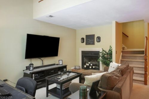 56 Academy Ct, Bedminster, NJ 07921-1805