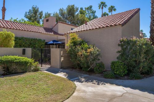 157 Racquet Club Dr, Rancho Mirage, CA 92270-1461