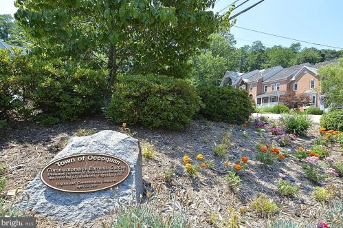 1533 Colonial Dr, Woodbridge VA  22192-2433 exterior