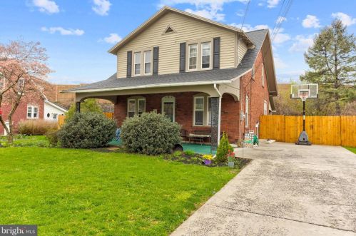 9 Oakwood Cir, Camp Hill, PA 17011-4135