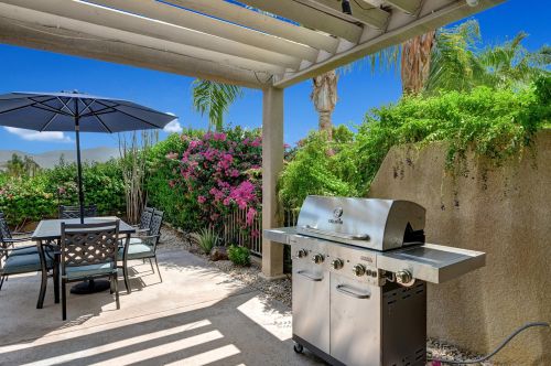 88 Kavenish Dr, Rancho Mirage CA  92270-3247 exterior