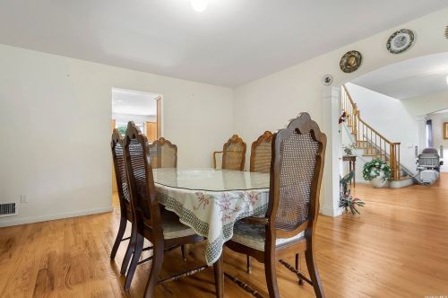 5 Daisy Ct, Northport NY  11768-2267 exterior