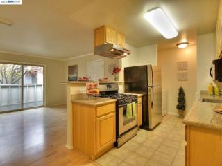 2205 Lakeview Cir, West Pittsburg, CA 94565-4257