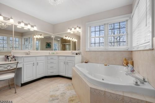 409 Beverwyck Rd, Parsippany NJ  07054-1537 exterior