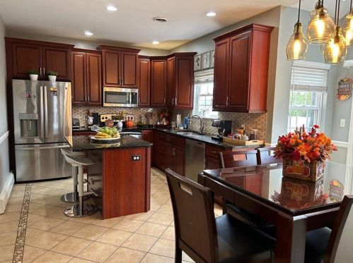 1690 Wagon Wheel Dr, Easton PA  18040-8273 exterior