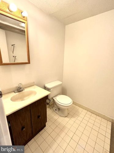 504 Freedom Cir, Harleysville PA  19438-3946 exterior