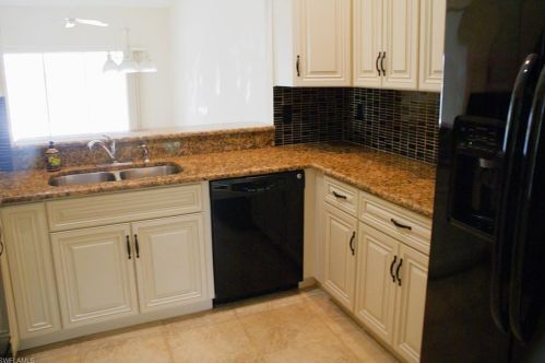 6222 Shadowood Cir, Naples, FL 34112-1906