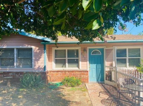422 Madre Ln, Sierra Madre, CA 91024-1326