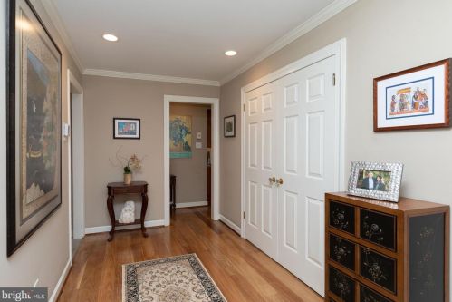 10 Hounds Run Ln, Blue Bell, PA 19422-2456