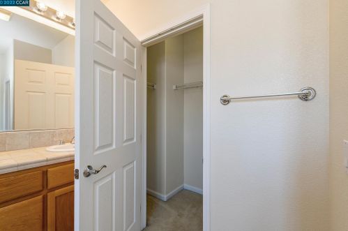 4255 Fitzwilliam St, Pleasanton CA 94568-4573 exterior