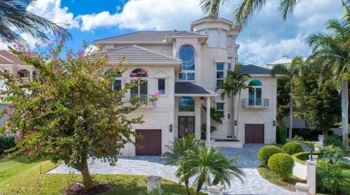104 Guadeloupe Ln, Bonita Springs, FL 34134-8517