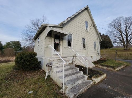 626 Forest Rd, Northford, CT 06472-1412