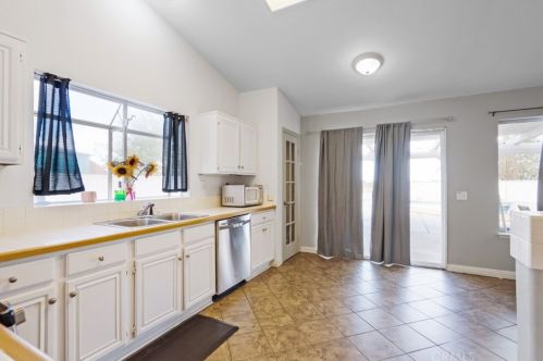 13262 Spring Way, Victorville CA  92392-6805 exterior