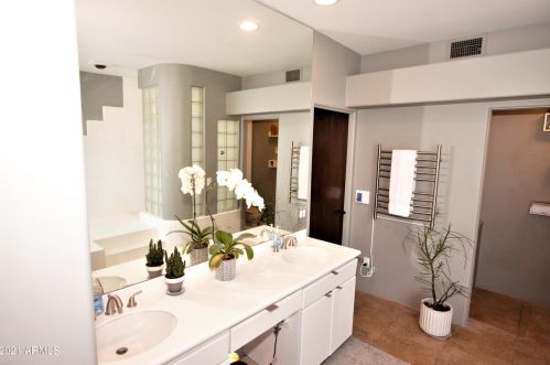 15904 Thistle Dr, Scottsdale AZ 85268-4347 exterior