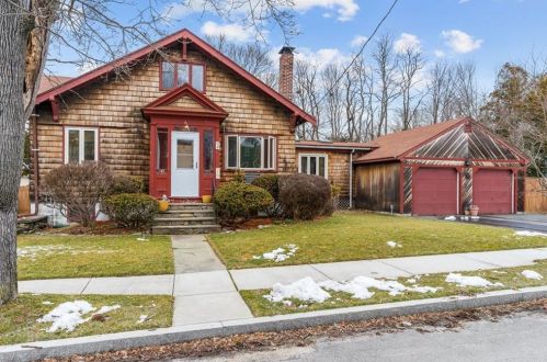 26 Dyer St, Warren, RI 02885-3633