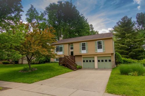 8037 Buckland Dr, Cincinnati, OH 45249-1238