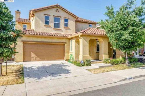 1048 Ashbridge Bay Dr, West Pittsburg CA  94565-7919 exterior