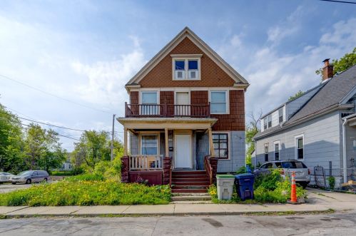 1305 Cottage Pl, Milwaukee, WI 53206-2736