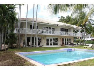 3577 Stewart Ave, Miami FL  33133-6828 exterior